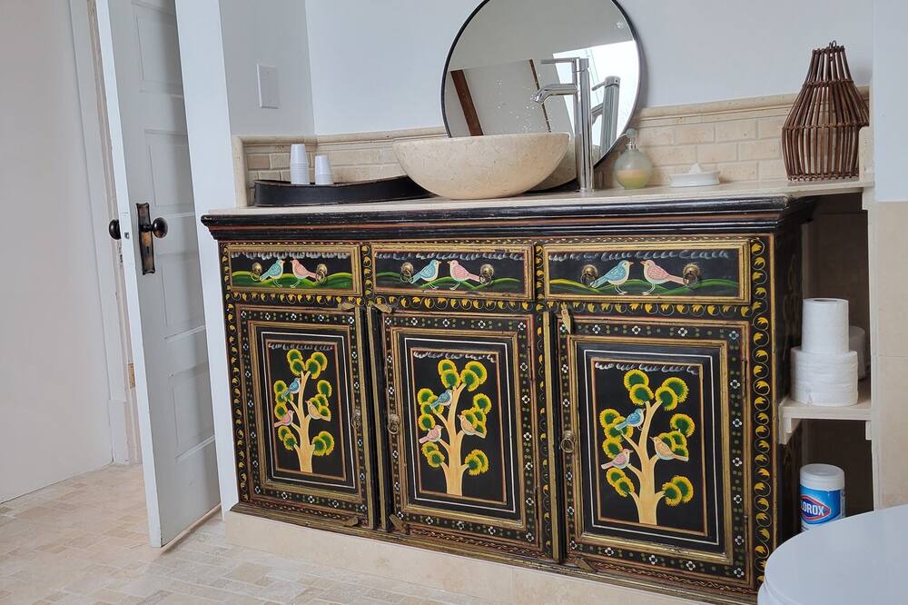 Photo of Bathroom in Raynolds Addition