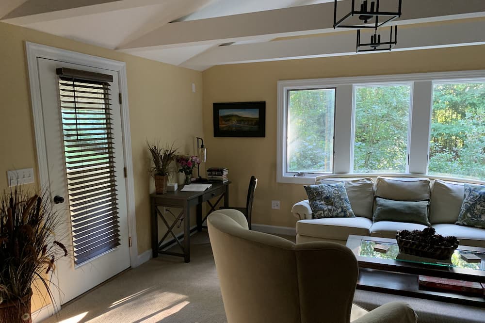 Photo of Livingroom in Bennington
