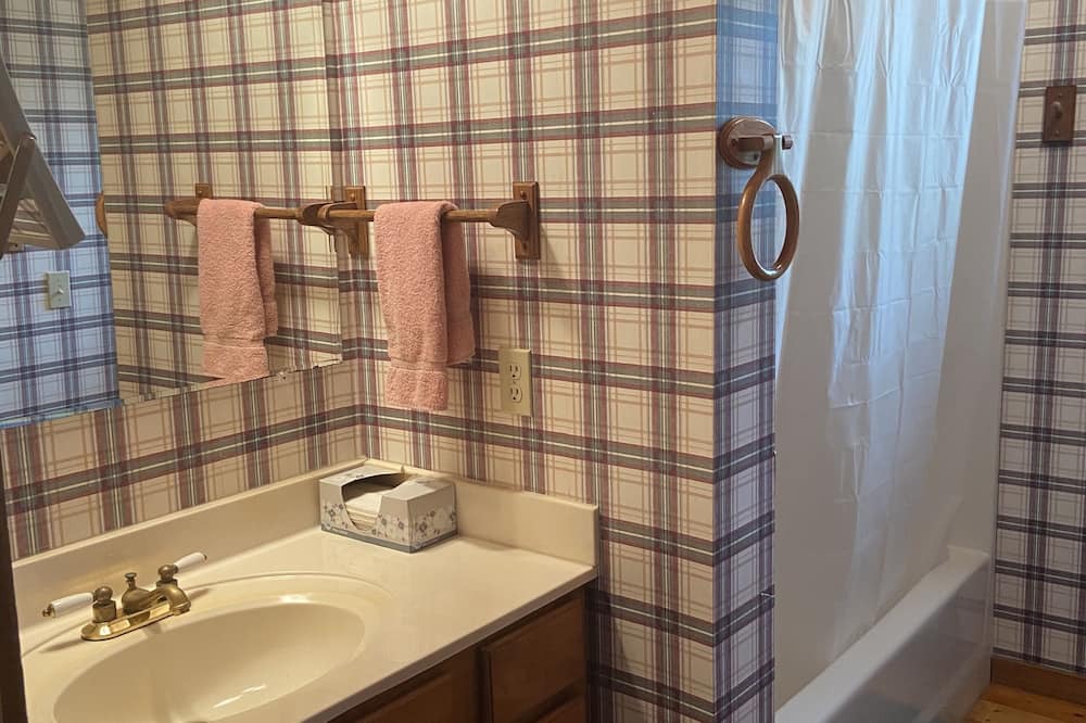Photo of Bathroom in Drasco