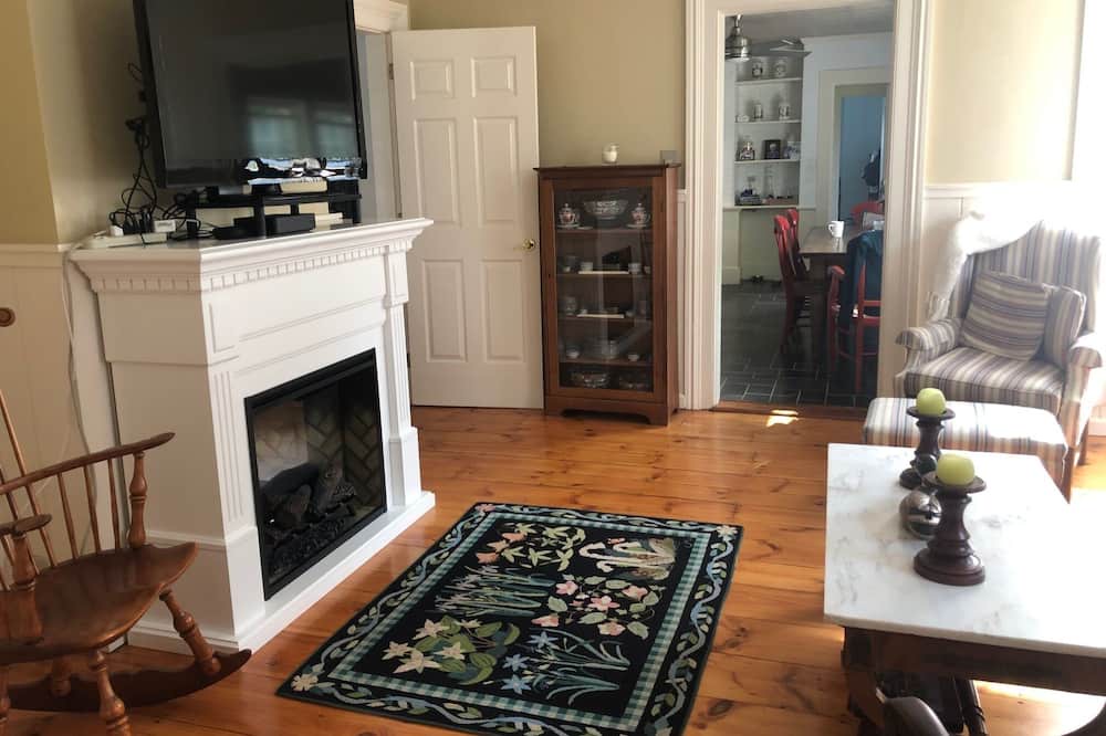 Photo of Livingroom in Greenfield
