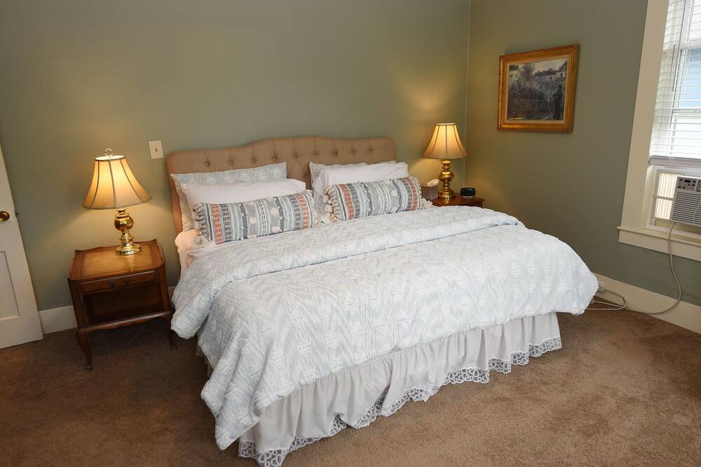 Photo of Bedroom in Greenfield