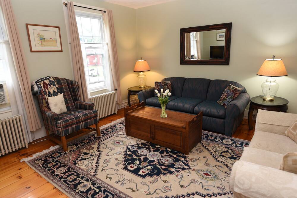 Photo of Livingroom in Greenfield