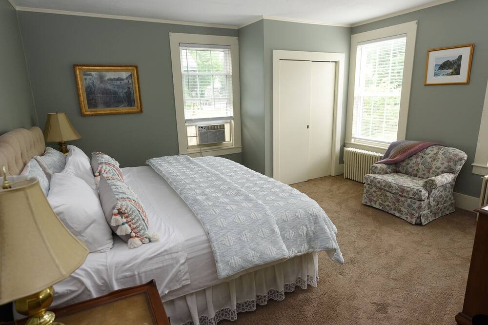 Photo of Bedroom in Greenfield
