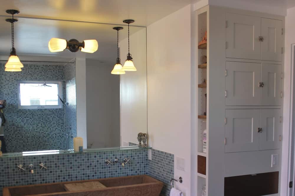 Photo of Bathroom in Cerrillos