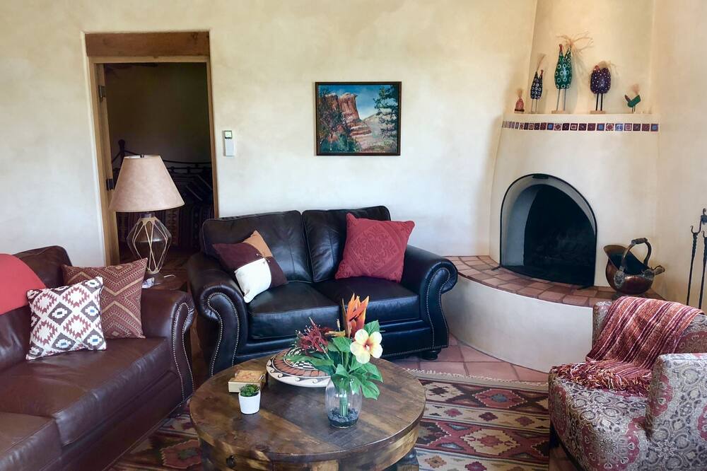Photo of Livingroom in Northeast Santa Fe