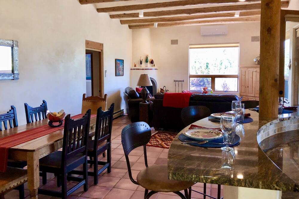Photo of Livingroom in Northeast Santa Fe