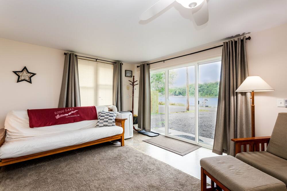 Photo of Livingroom in Cloverdale