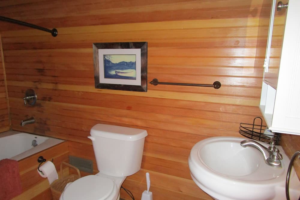 Photo of Bathroom in Redwood