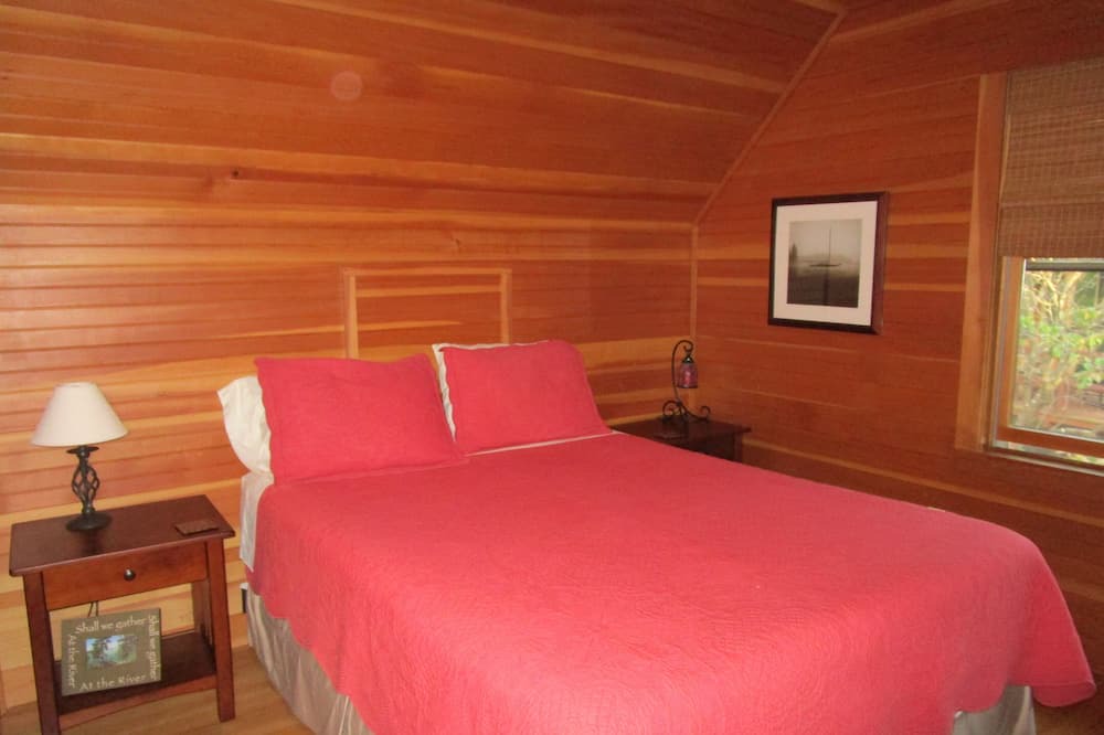 Photo of Bedroom in Redwood