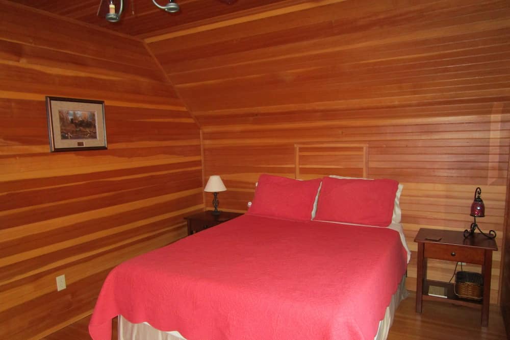 Photo of Bedroom in Redwood