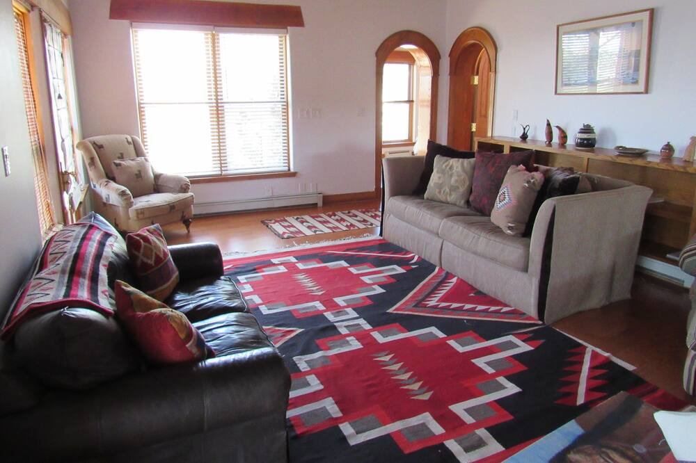 Photo of Livingroom in Canoncito