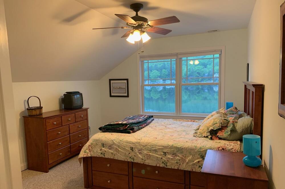 Photo of Bedroom in Mount Sunapee