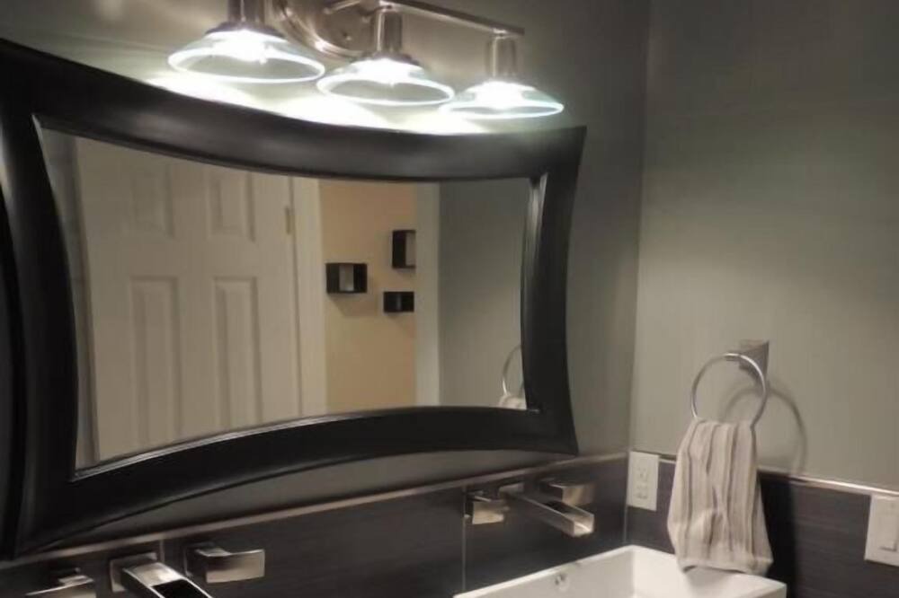Photo of Bathroom in Onate