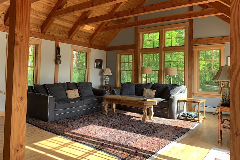 Photo of Livingroom in East Burke
