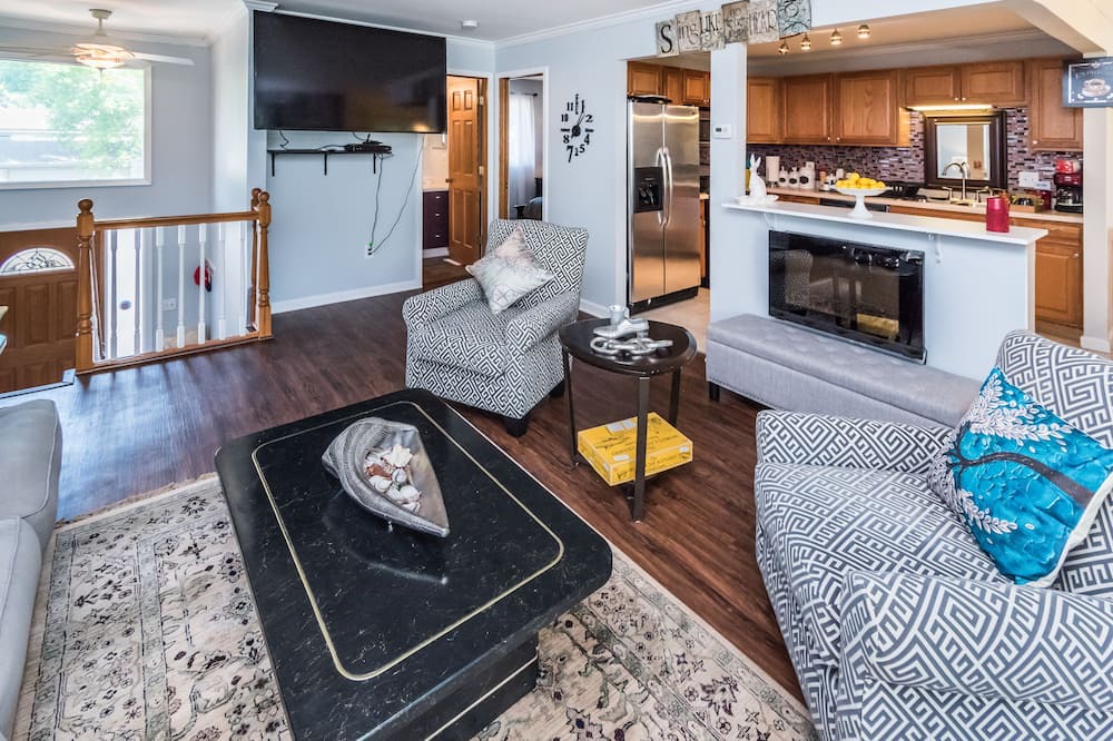 Photo of Livingroom in Woodbury