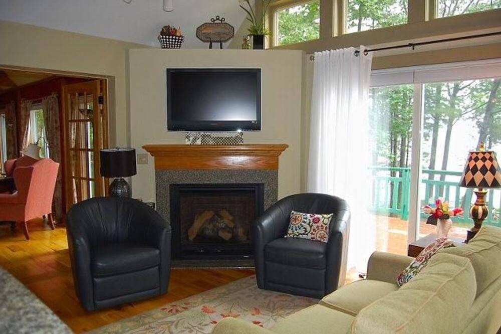 Photo of Livingroom in Willsboro