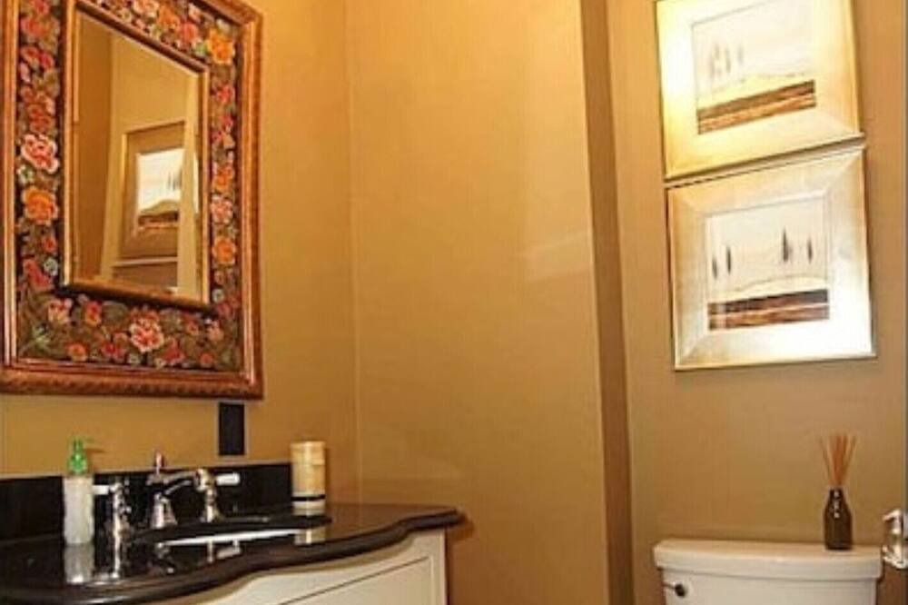 Photo of Bathroom in Merriam Park