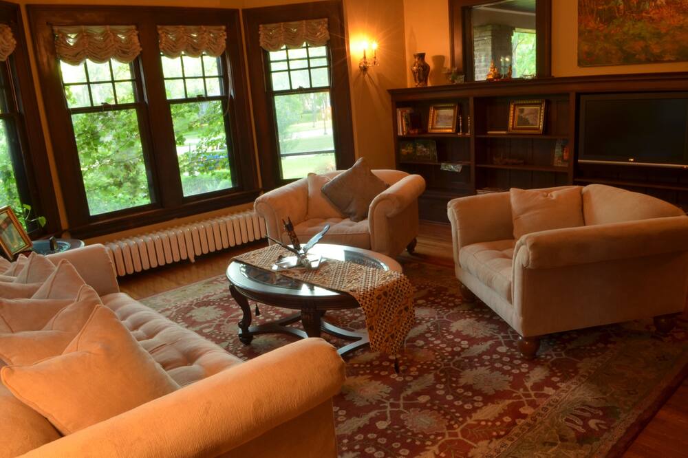 Photo of Livingroom in Merriam Park