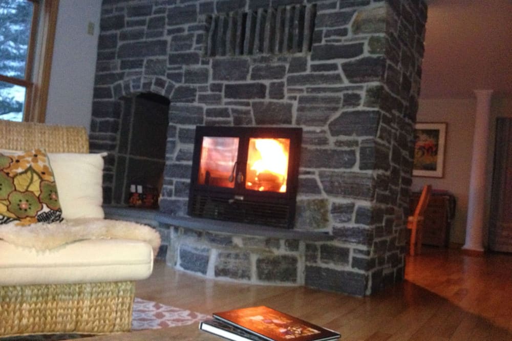 Photo of Livingroom in Lyndeborough