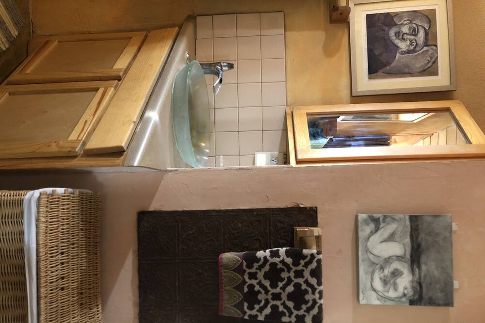 Photo of Bathroom in Bernalillo