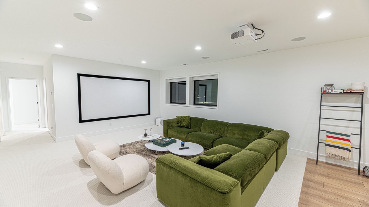Photo of Livingroom in Ada