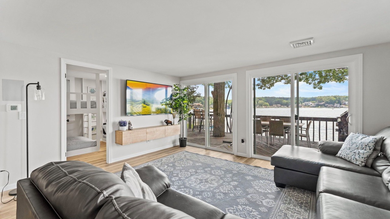 Photo of Livingroom in Lake James