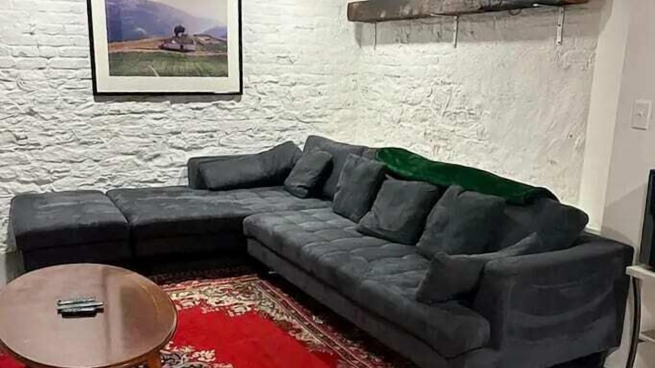 Photo of Livingroom in Summit - University