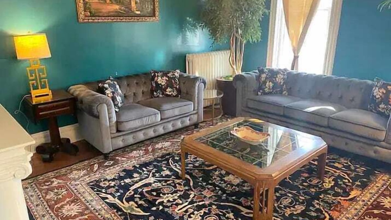 Photo of Livingroom in Summit - University