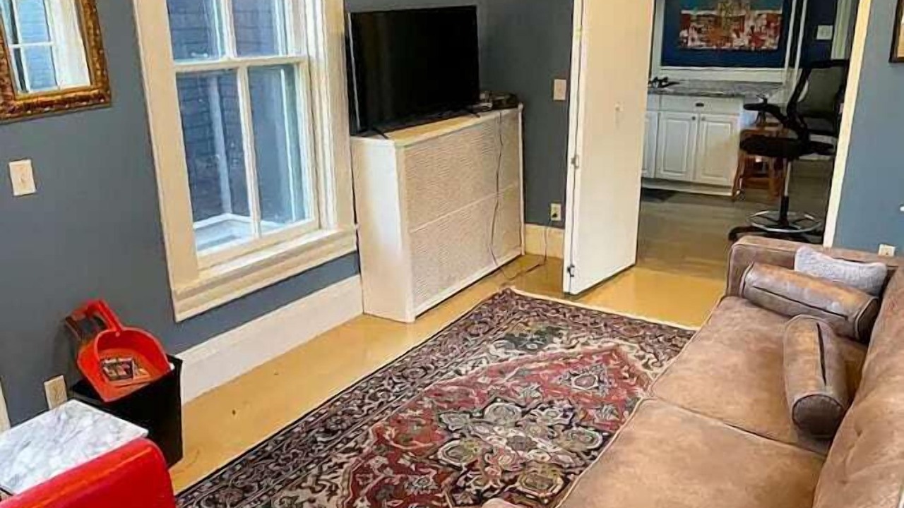 Photo of Livingroom in Summit - University