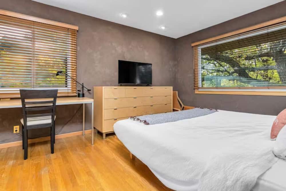 Photo of Bedroom in Cedar-Isles-Dean