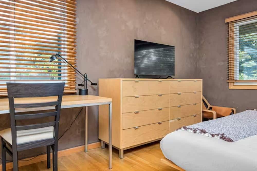 Photo of Bedroom in Cedar-Isles-Dean