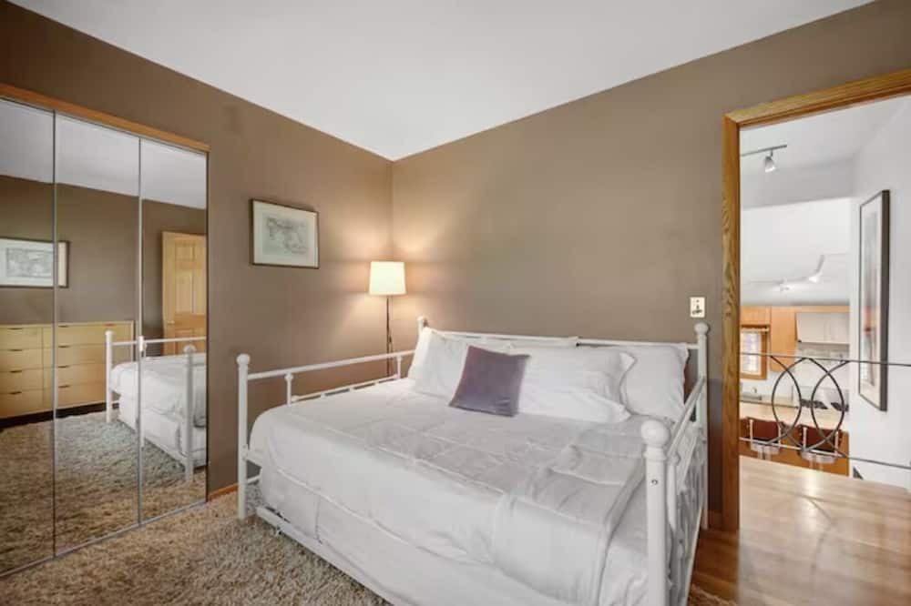 Photo of Bedroom in Cedar-Isles-Dean