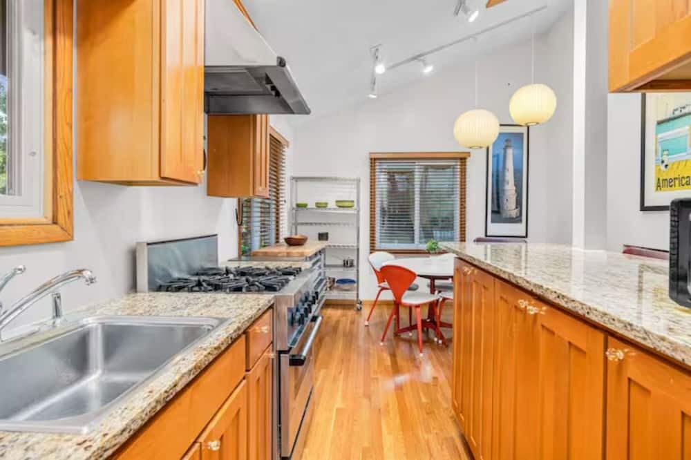 Photo of Kitchen in Cedar-Isles-Dean