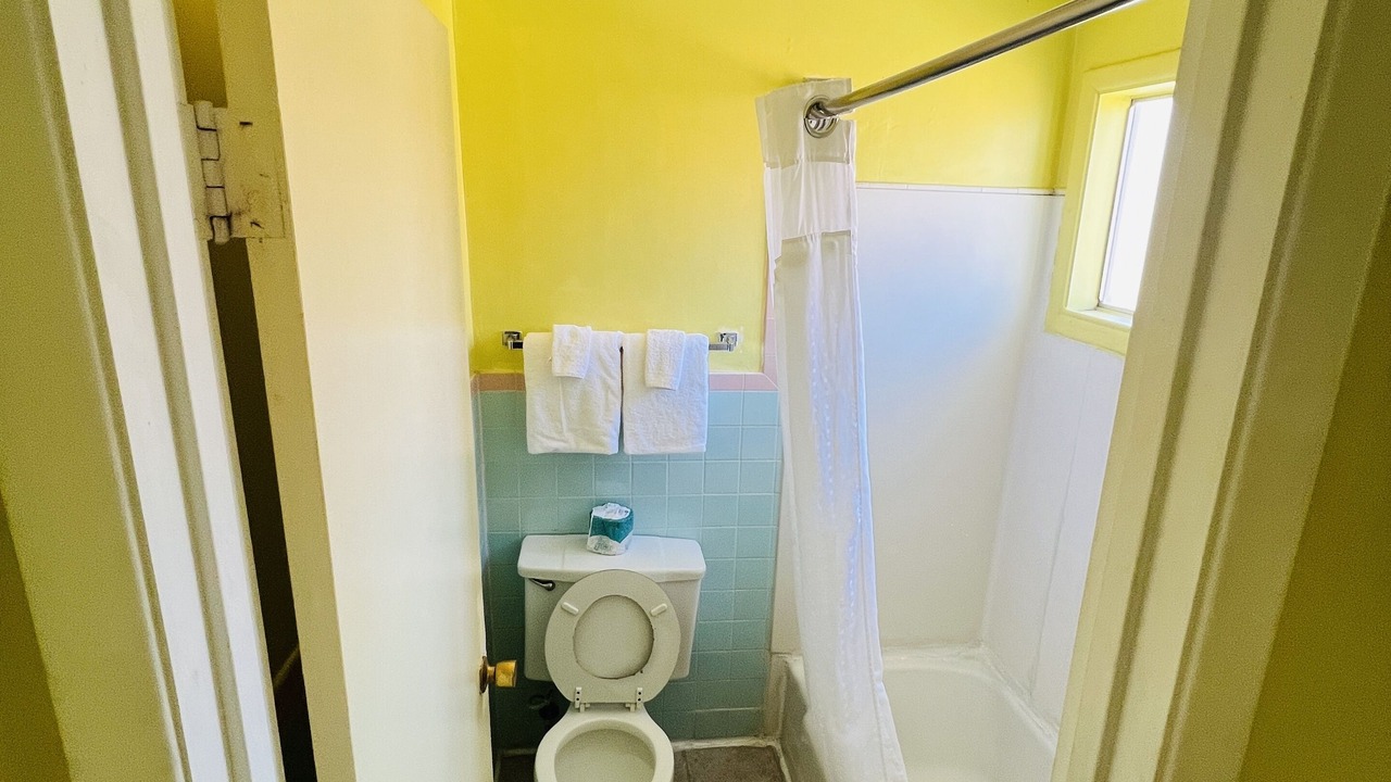 Photo of Bathroom in Raton