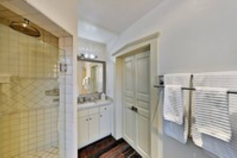 Photo of Bathroom in Historic Eastside