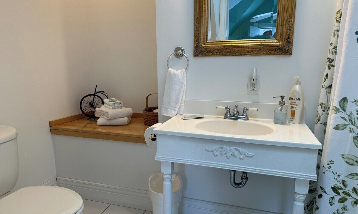 Photo of Bathroom in Peterson