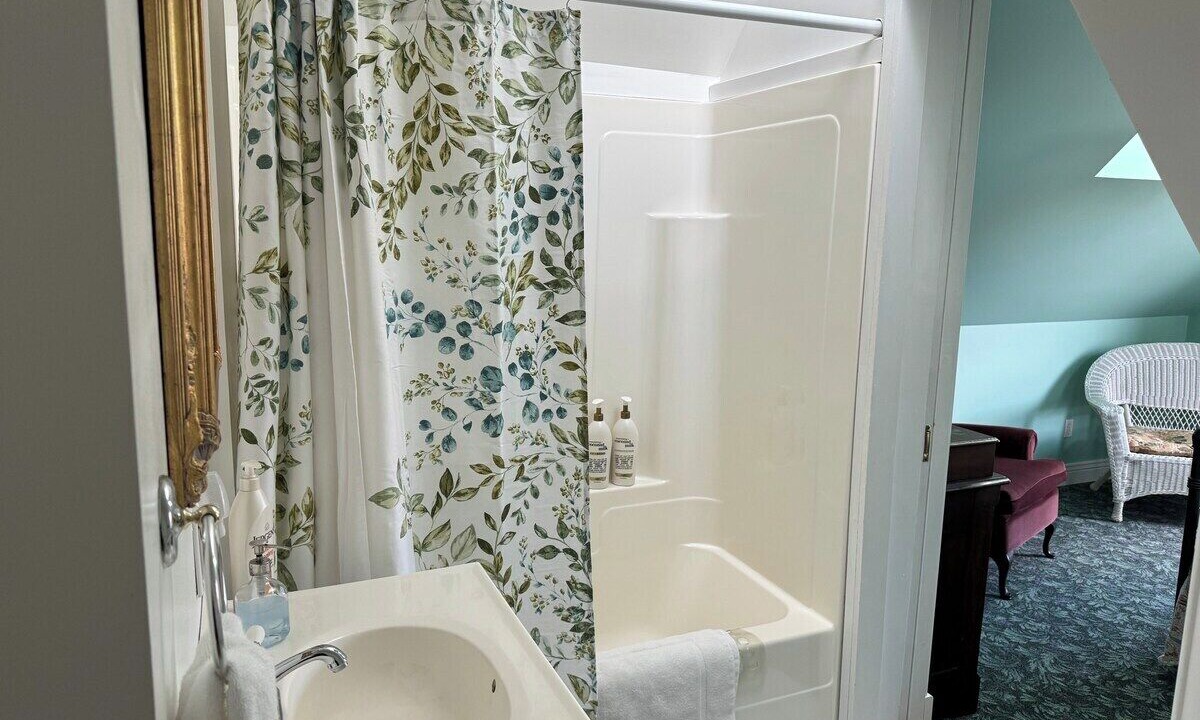 Photo of Bathroom in Peterson