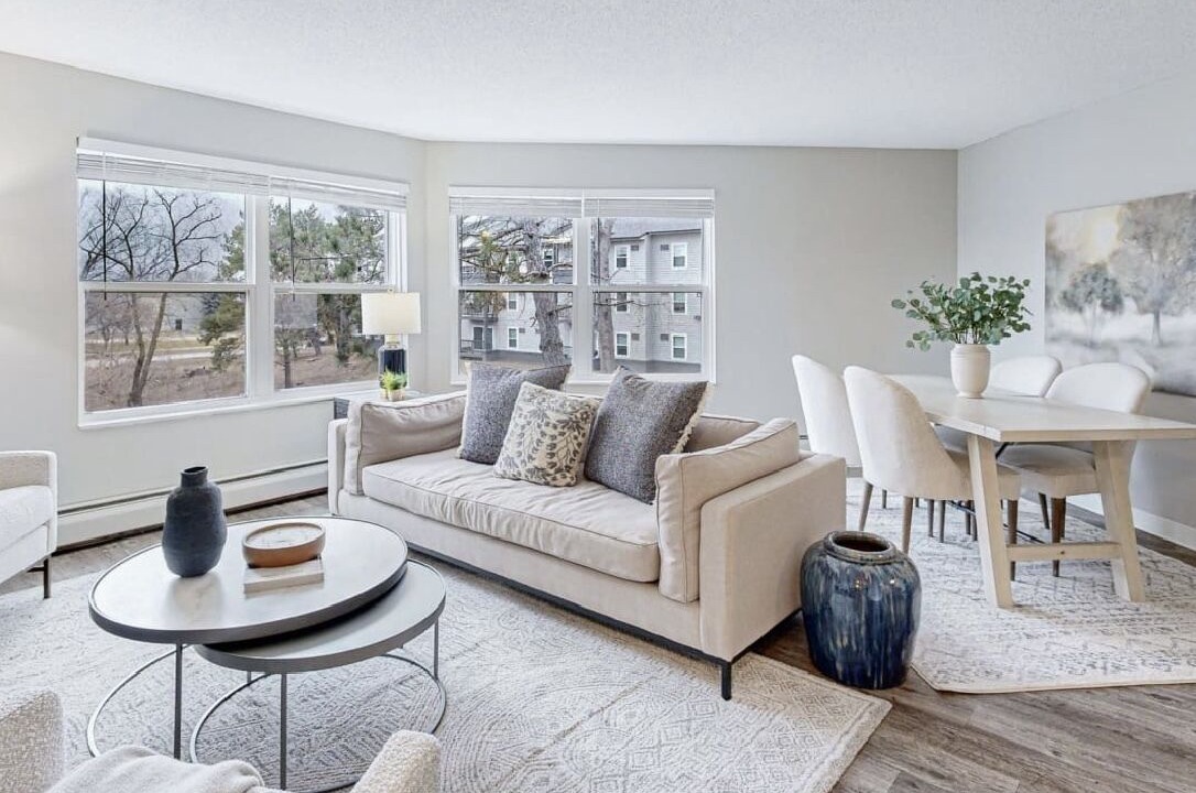 Photo of Livingroom in West Bloomington