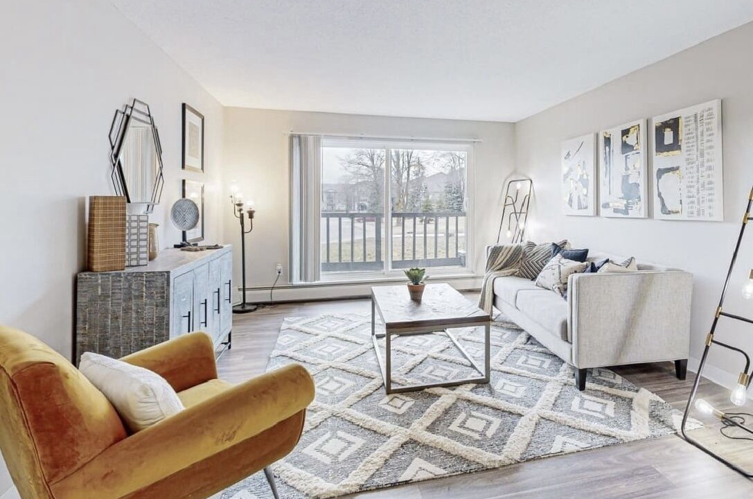 Photo of Livingroom in West Bloomington