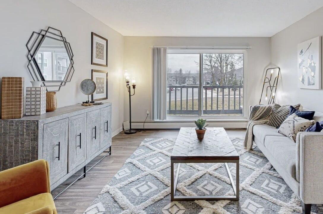Photo of Livingroom in West Bloomington