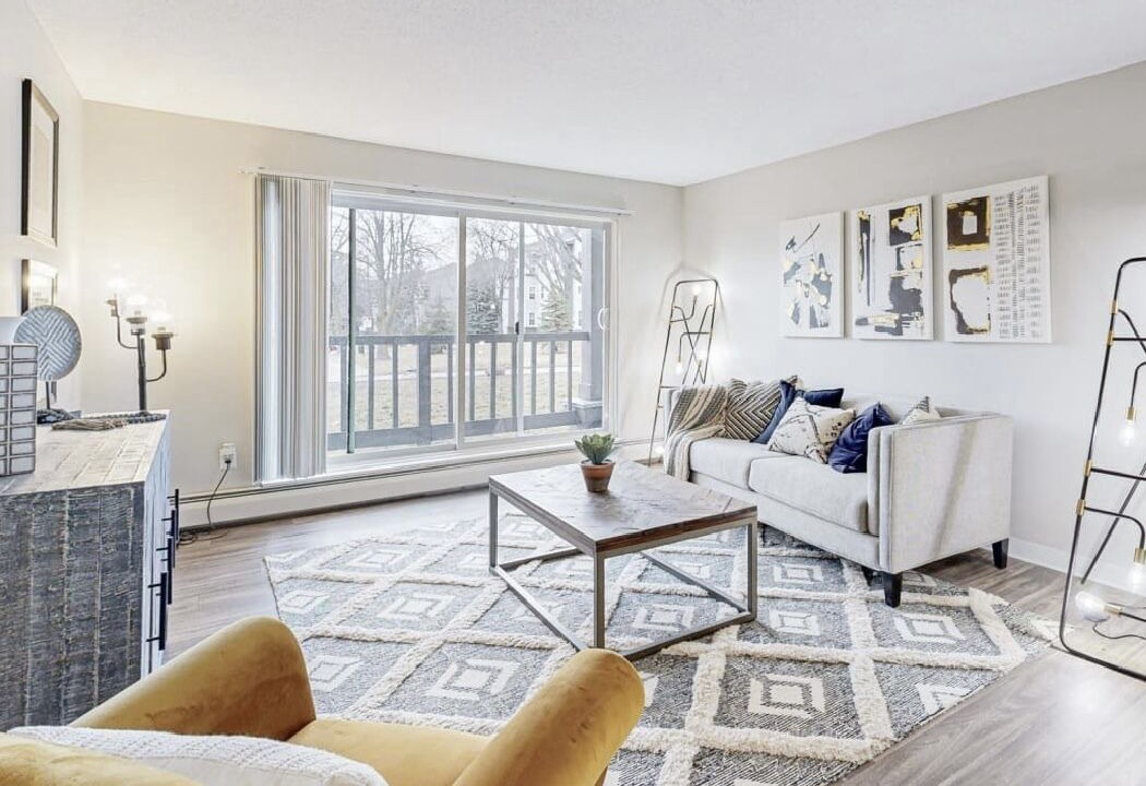 Photo of Livingroom in West Bloomington