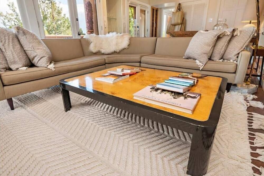 Photo of Livingroom in Nambe Pueblo