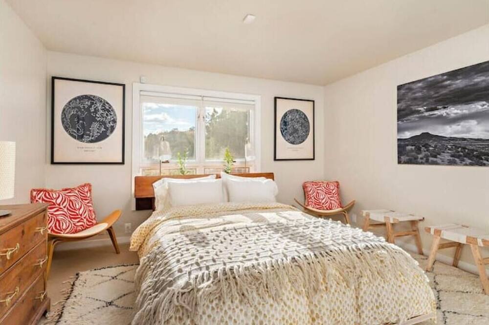 Photo of Bedroom in Nambe Pueblo