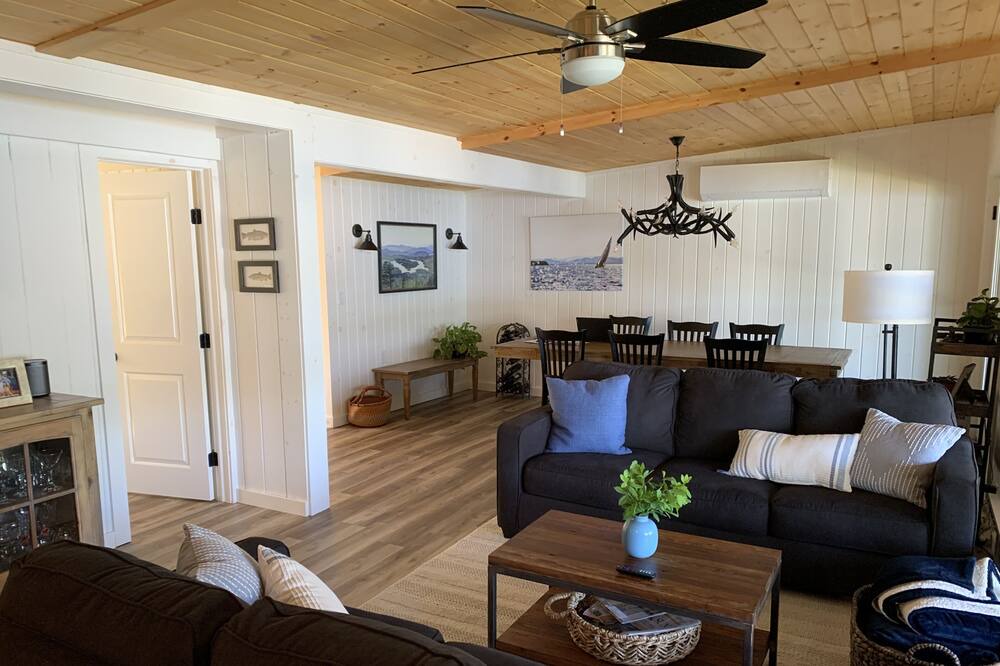 Photo of Livingroom in Willsboro