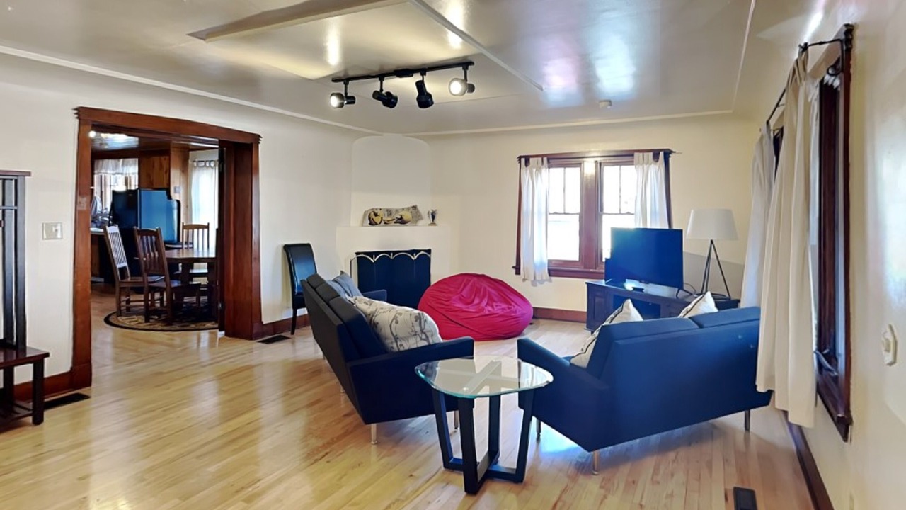 Photo of Livingroom in South Capitol