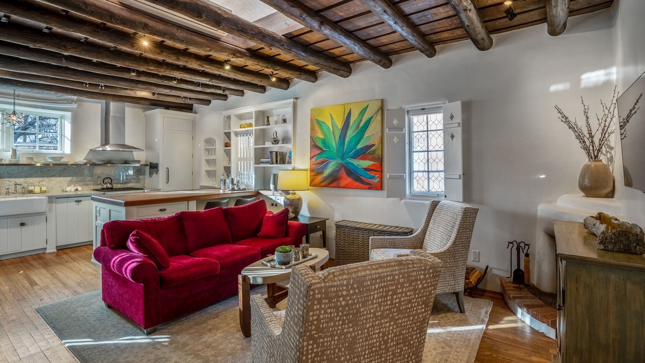 Photo of Livingroom in Historic Eastside