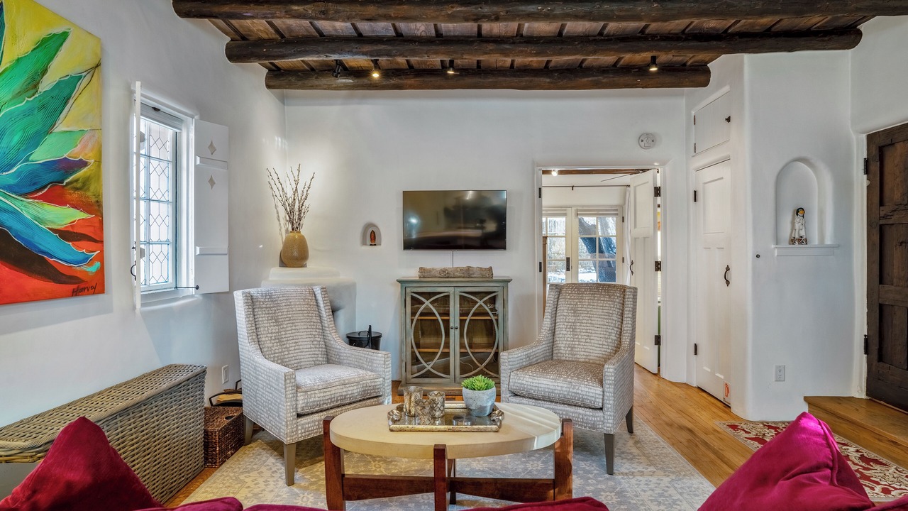 Photo of Livingroom in Historic Eastside