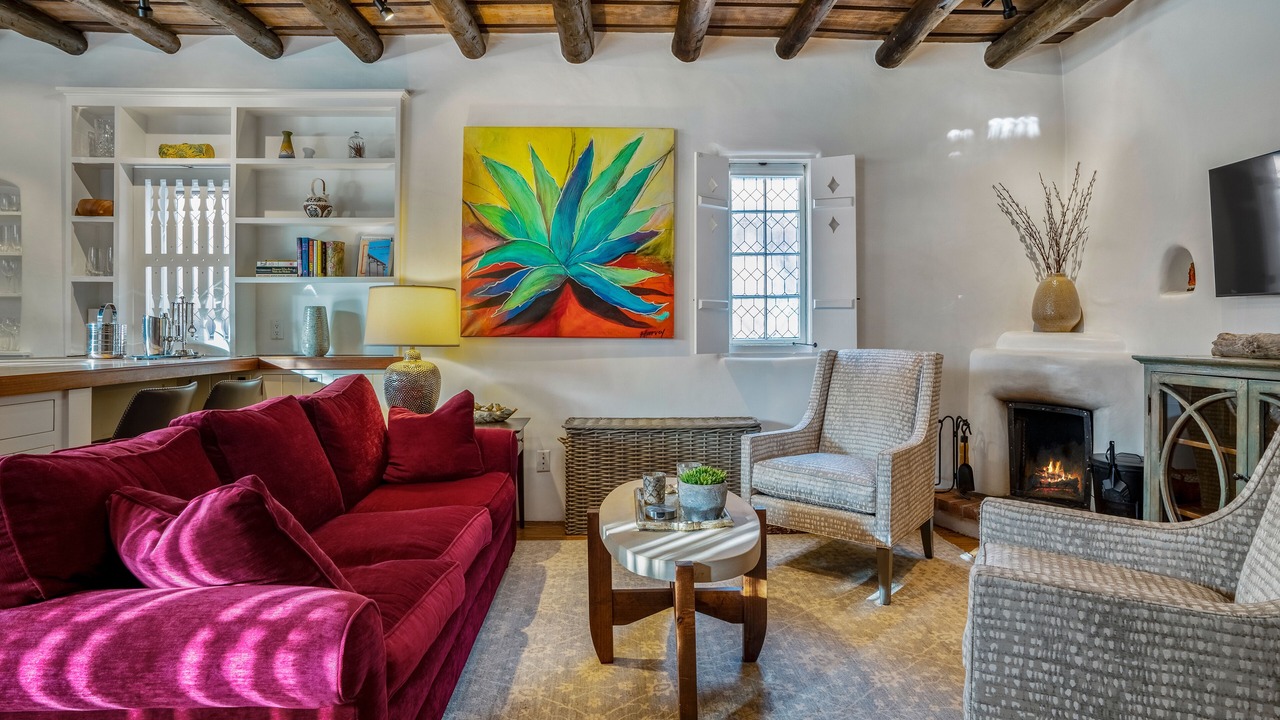 Photo of Livingroom in Historic Eastside
