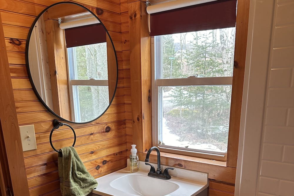 Photo of Bathroom in Newark