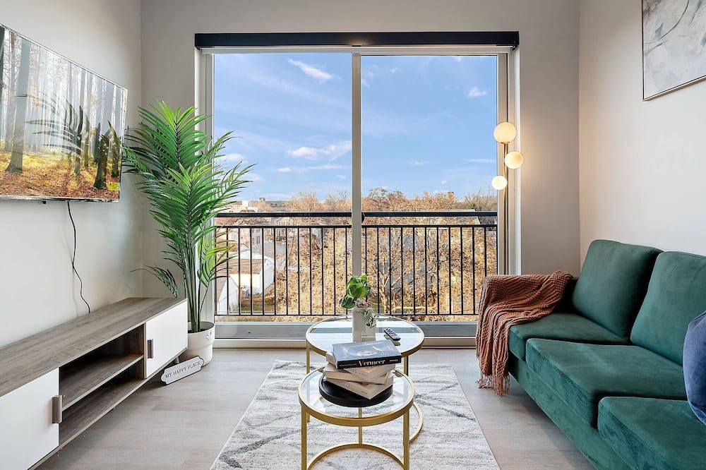 Photo of Livingroom in St. Anthony West